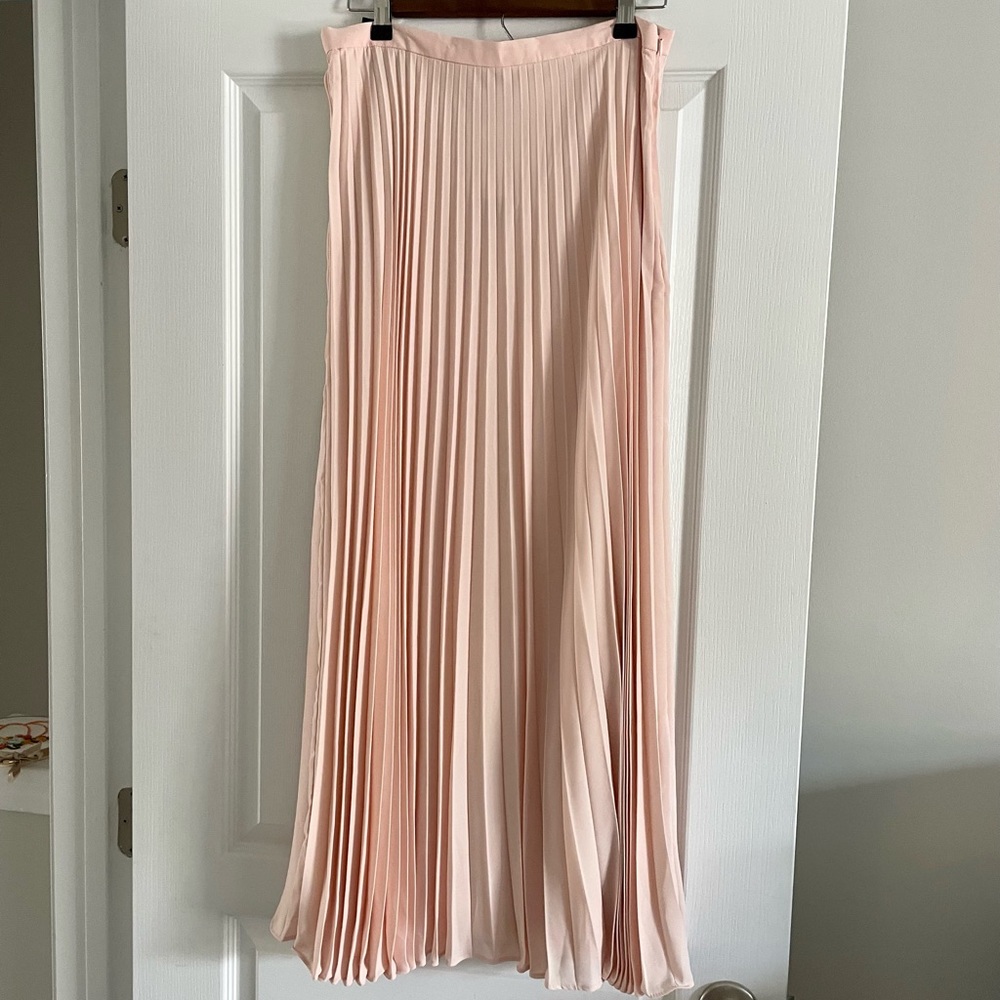 Banana Republic blush pink pleated midi skirt
